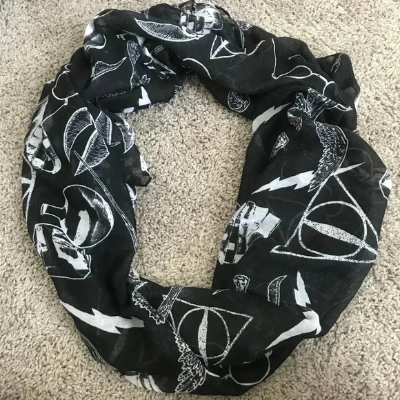 Harry Potter Deathly Hallows Black Infinity Scarf - Picture 1 of 3